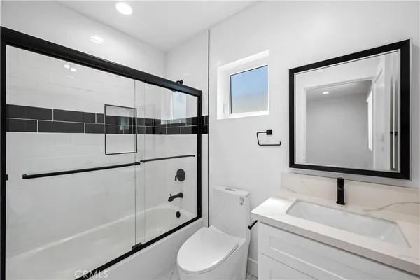 $3,893 | 14420 Tiara Street, Van Nuys, CA 91401
