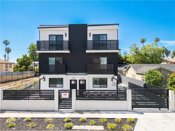 $3,893 | 14420 Tiara Street, Van Nuys, CA 91401
