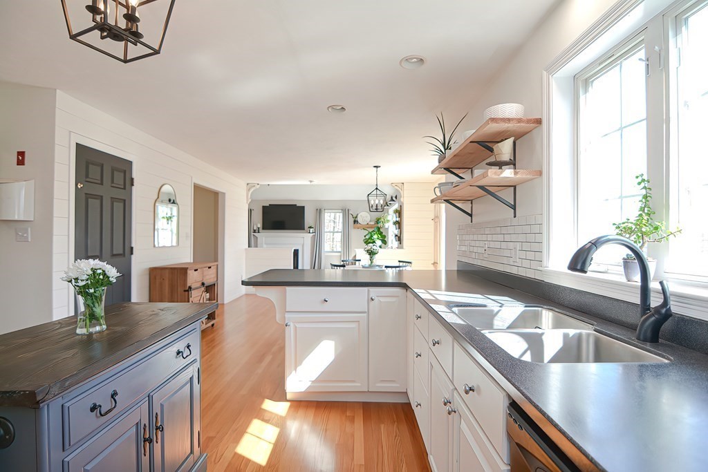 9 Quabbin Path Sutton, MA 01590 - Photo 5 of 35 Gallery Image 5
