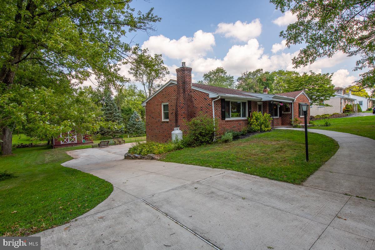 92 East 7 Stars Road Phoenixville, PA 19460 - Photo 2 of 24 Side of House