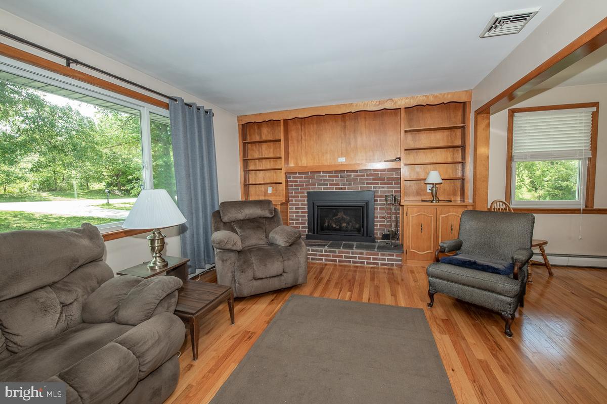 92 East 7 Stars Road Phoenixville, PA 19460 - Photo 11 of 24 Living Room