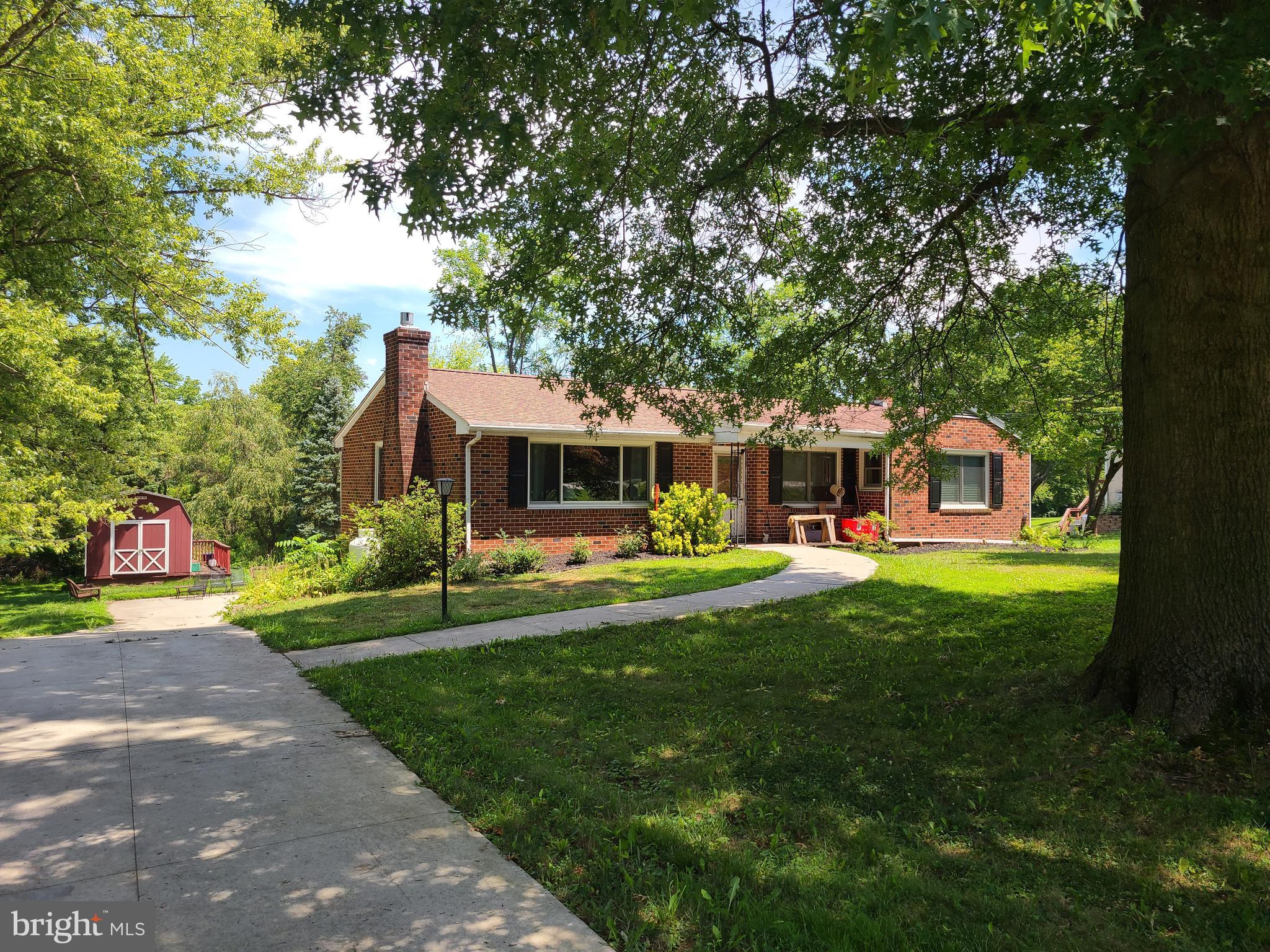 92 East 7 Stars Road Phoenixville, PA 19460 - Photo 3 of 24 Driveway