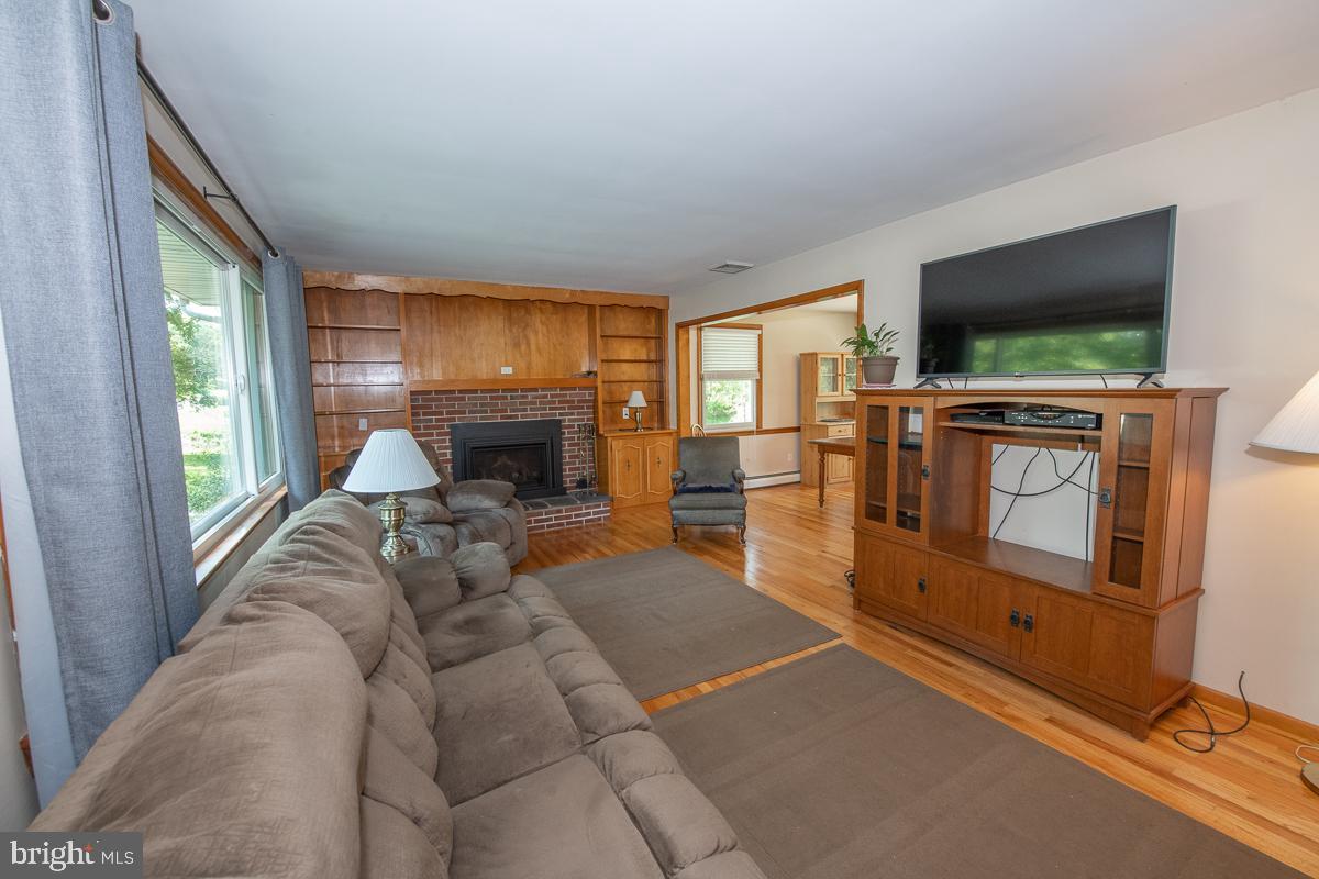 92 East 7 Stars Road Phoenixville, PA 19460 - Photo 4 of 24 Living Room