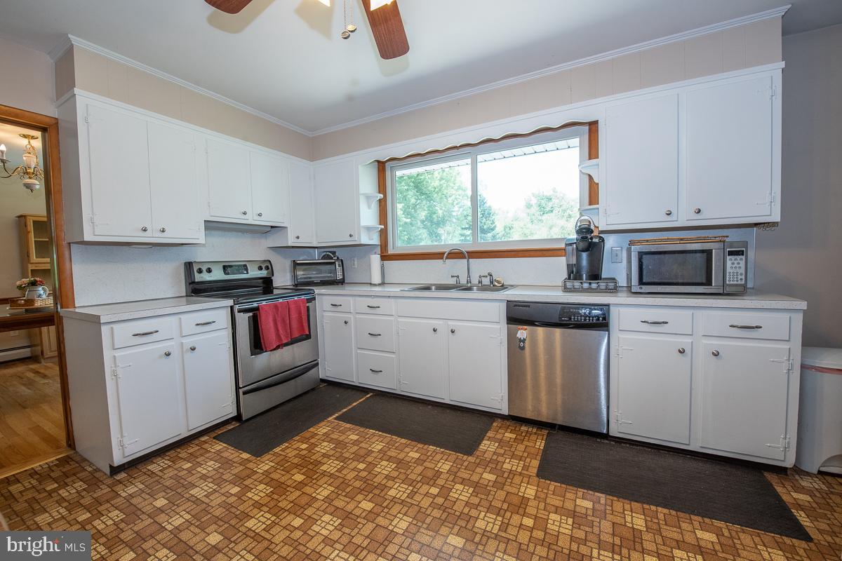 92 East 7 Stars Road Phoenixville, PA 19460 - Photo 6 of 24 Kitchen