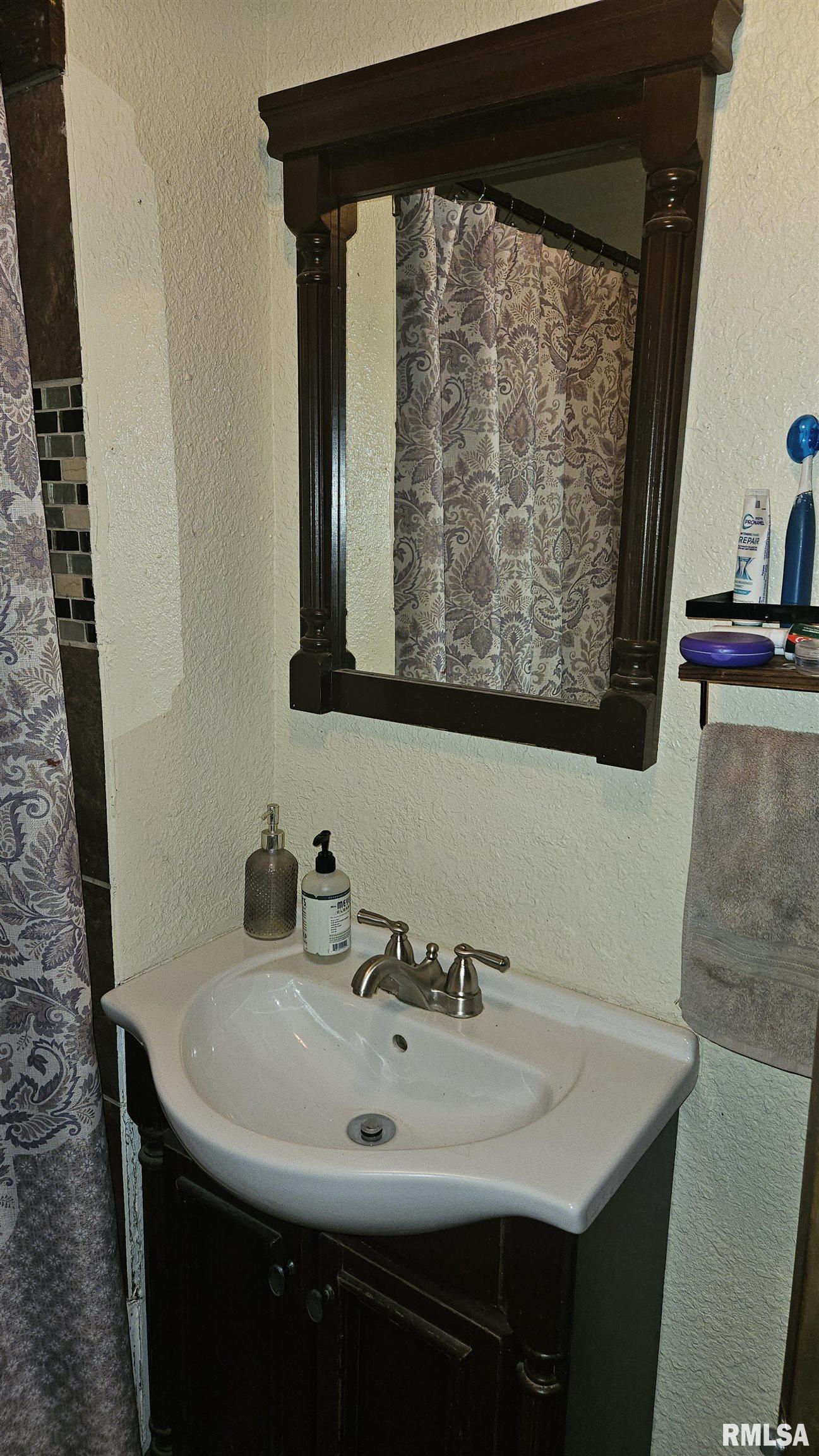 394 West Maple Street Canton, IL 61520 - Photo 16 of 32