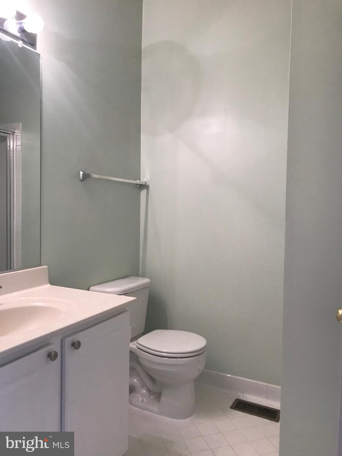 714 Ridgemont Avenue Rockville, MD 20850 - Photo 28 of 46 Second Floor Full Bath