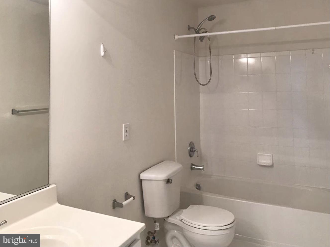 714 Ridgemont Avenue Rockville, MD 20850 - Photo 33 of 46 Third Floor Full Bathroom