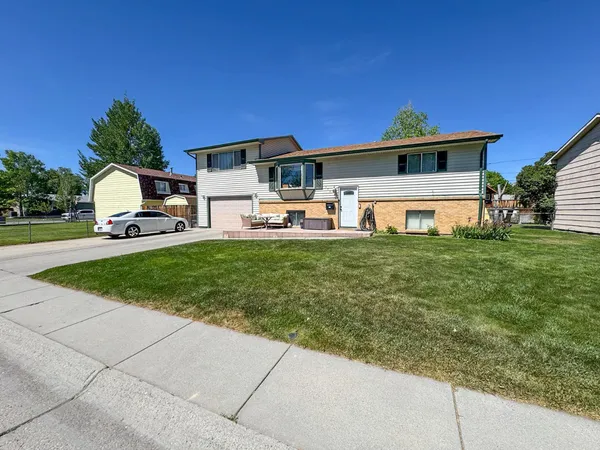 $330,000 | 804 Cheryl Sue Drive, Riverton, WY 82501