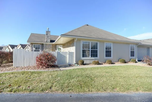 $285,000 | 6160 Northeast Kensington Drive, Lee's Summit, MO 64064