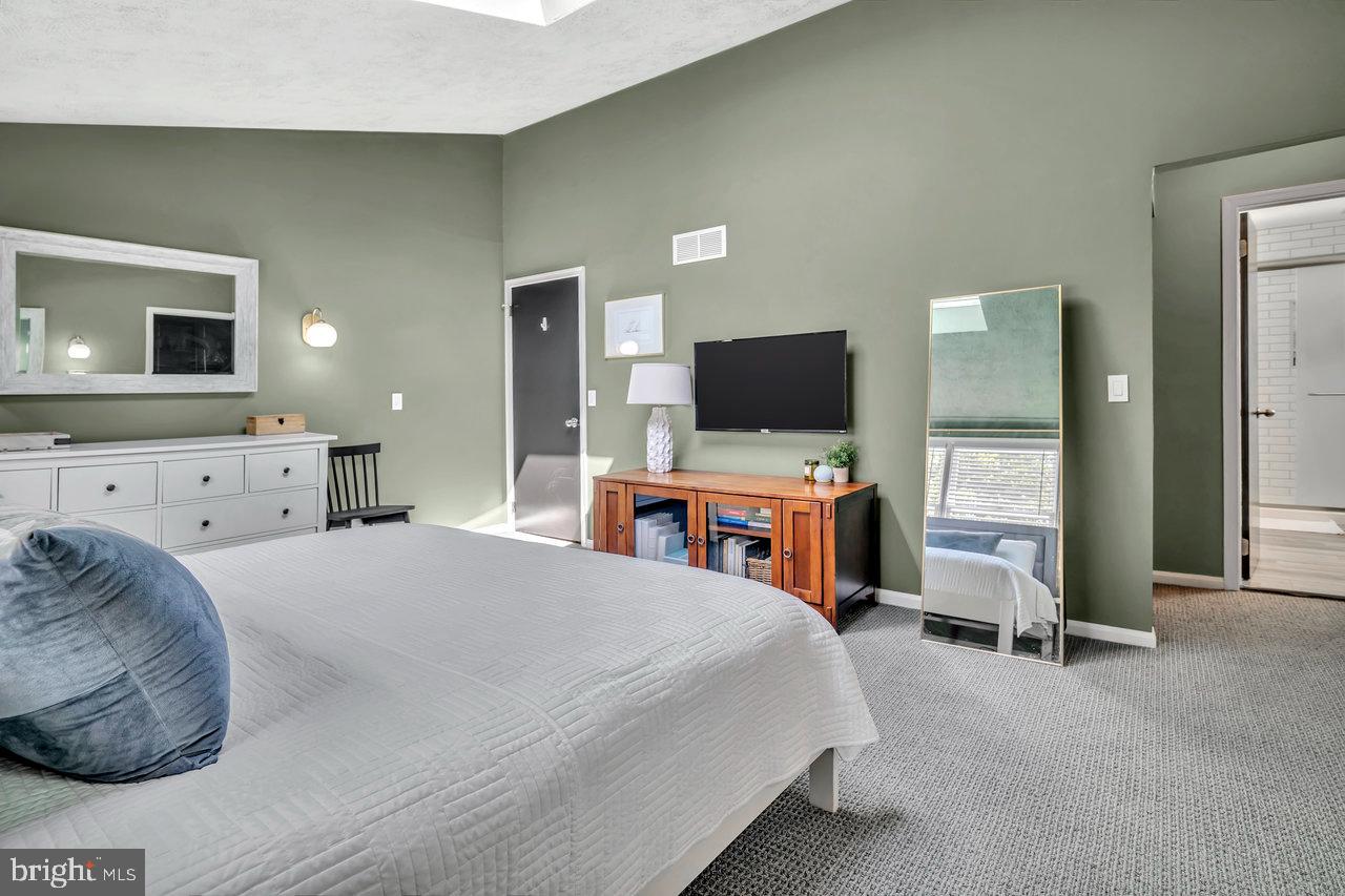 398 Reading Street Pennington, NJ 08534 - Photo 25 of 33 Primary Bedroom