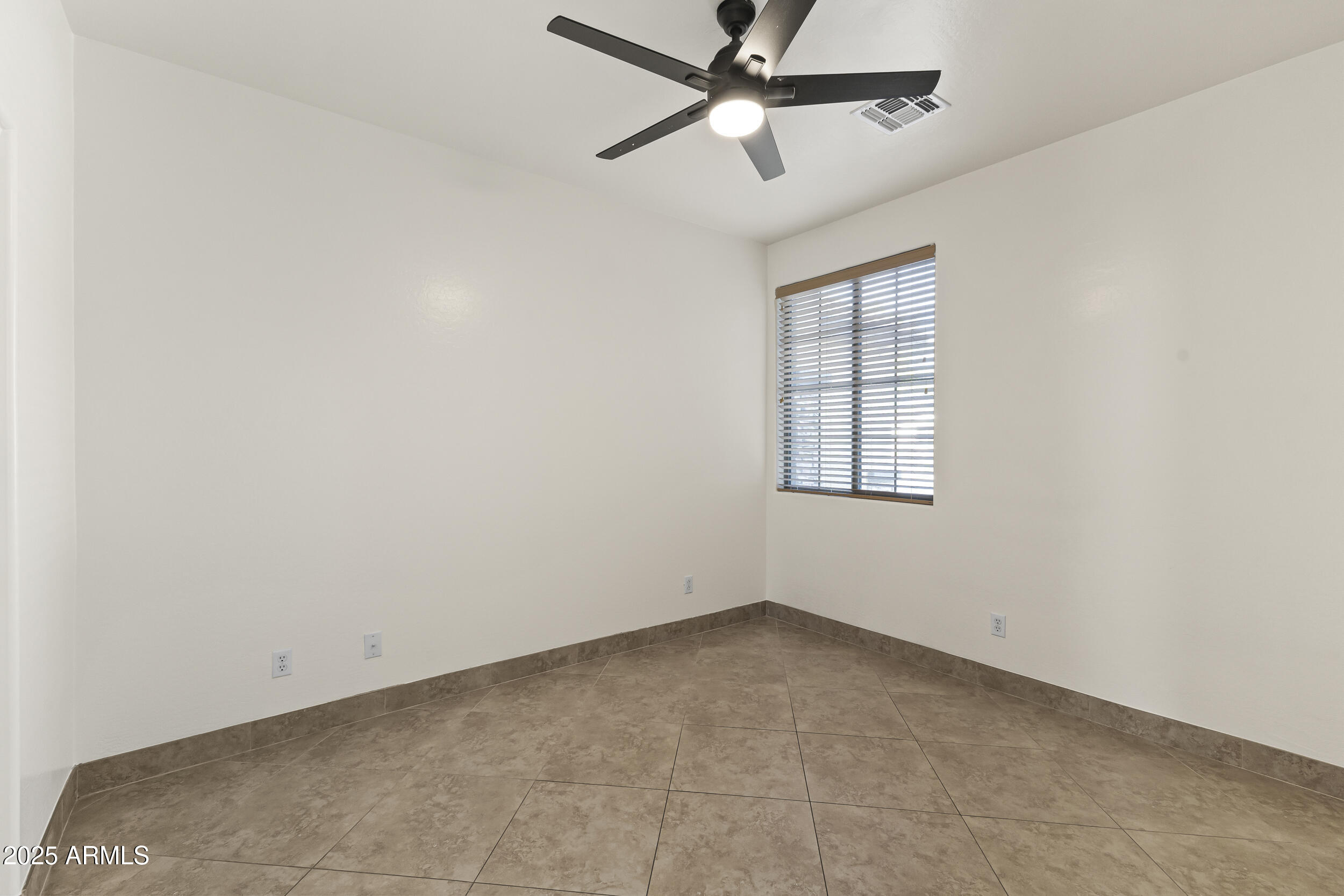 14089 West Charter Oak Road Surprise, AZ 85379 - Photo 17 of 34 19_19