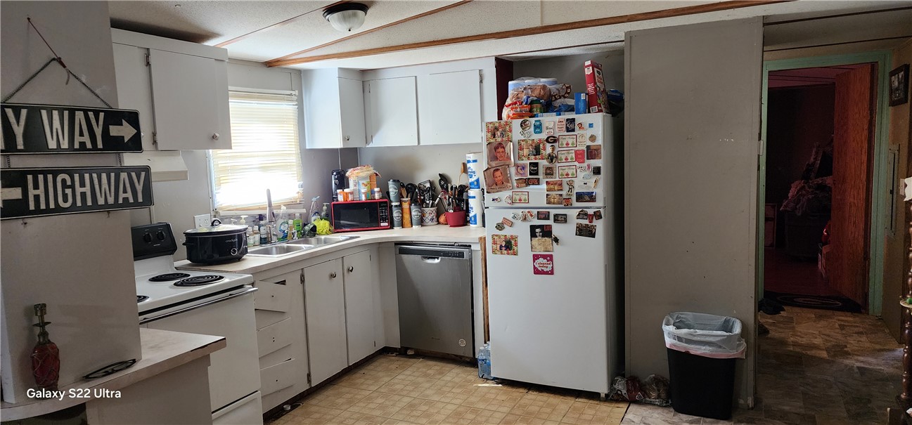 326 Doyle Street Westminster, SC 29693 - Photo 9 of 26 This kitchen offers functional appliances and ample cabinet space for all your culinary needs.