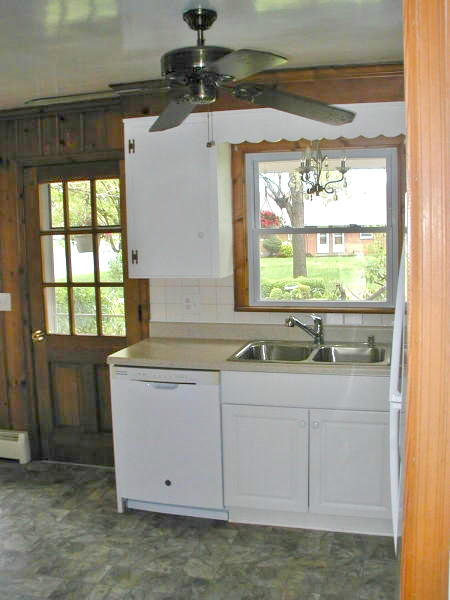 3433 Frontier Road Northwest Roanoke, VA 24012 - Photo 13 of 20 3433 Frontier Kitchen