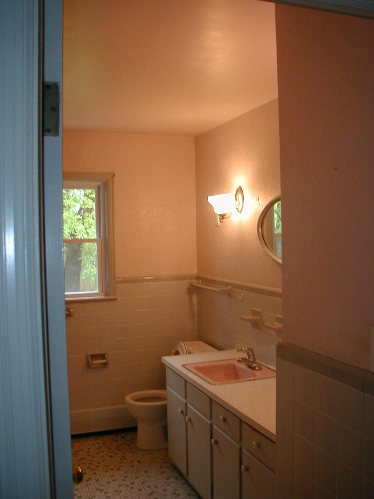 3433 Frontier Road Northwest Roanoke, VA 24012 - Photo 9 of 20 First floor bath