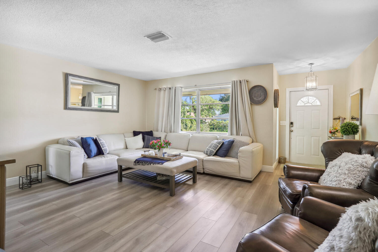 2131 Mark Drive Lake Worth, FL 33461 - Photo 4 of 48 2131 Mark Dr Lake Worth FL-large-004-004