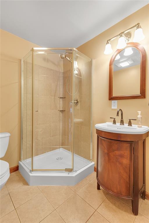 188 Logtown Road Darlington, PA 16115 - Photo 13 of 36 a bathroom with a sink and a mirror