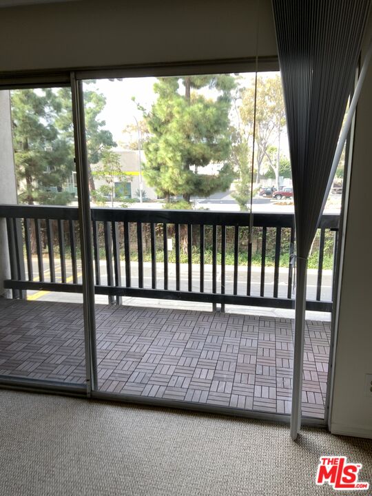 5109 Raintree Circle Culver City, CA 90230 - Photo 4 of 17