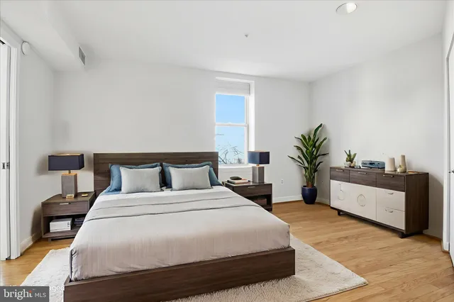 a close up view of a washer and dryer