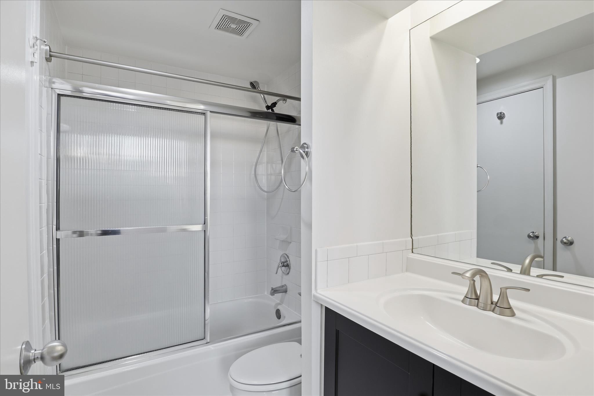 1801 Calvert Street Northwest, Unit 408 Washington, DC 20009 - Photo 15 of 19 Bathroom