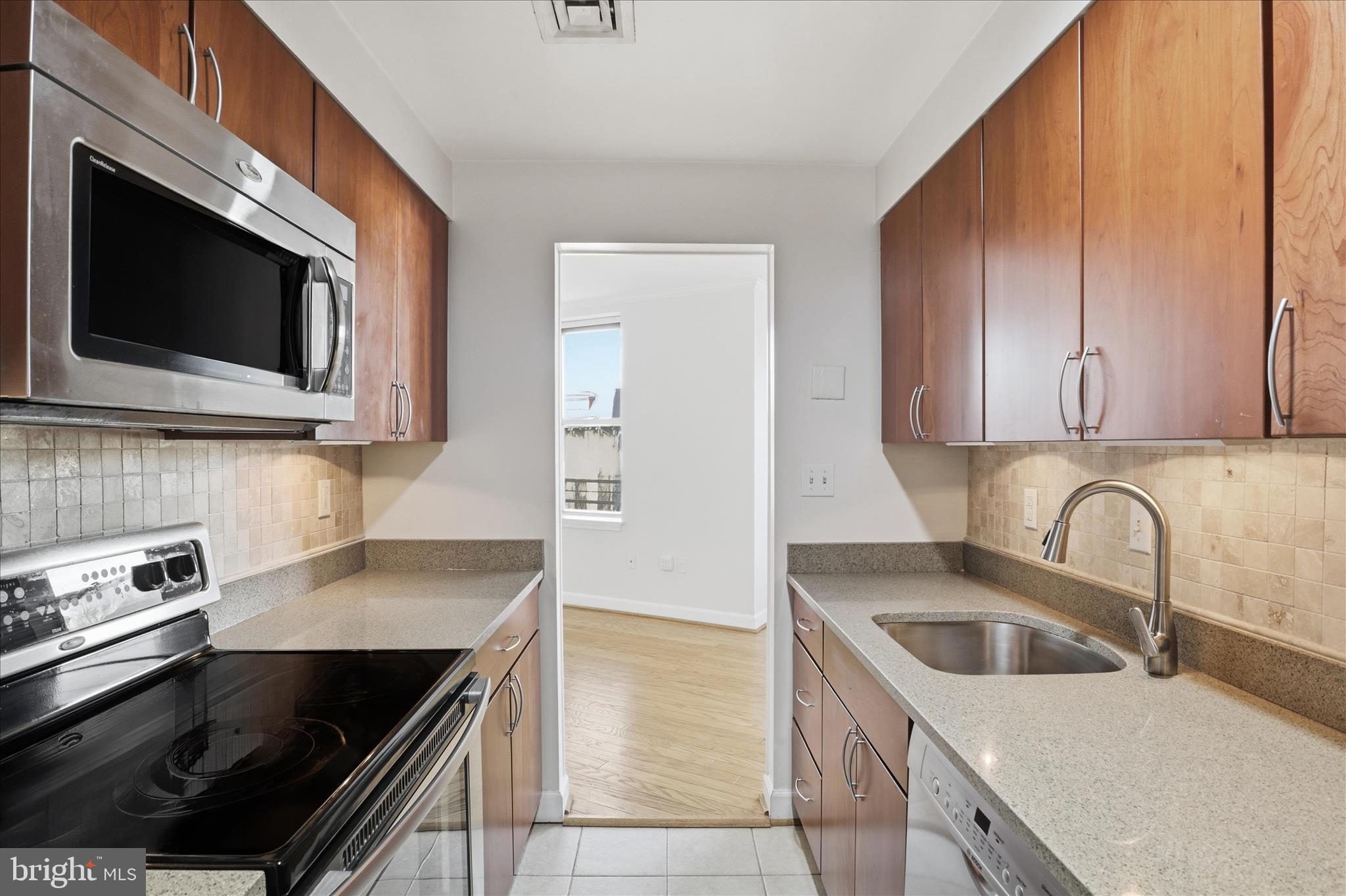 1801 Calvert Street Northwest, Unit 408 Washington, DC 20009 - Photo 7 of 19 Kitchen