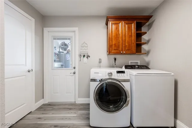 a view of entryway with washer and dryer