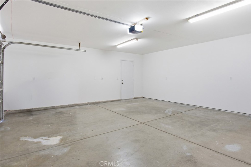 17964 Hackberry Street Hesperia, CA 92345 - Photo 25 of 32 an empty room with a ceiling fan and a shower