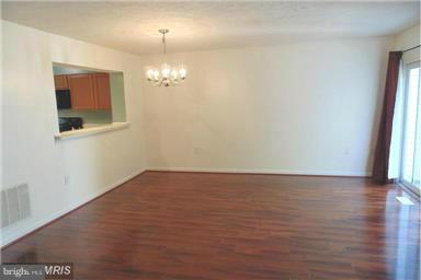 7359 Stream Way Springfield, VA 22152 - Photo 5 of 9 Living Room