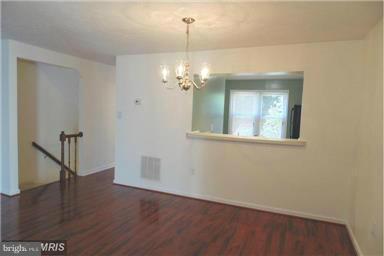 7359 Stream Way Springfield, VA 22152 - Photo 6 of 9 Living Room