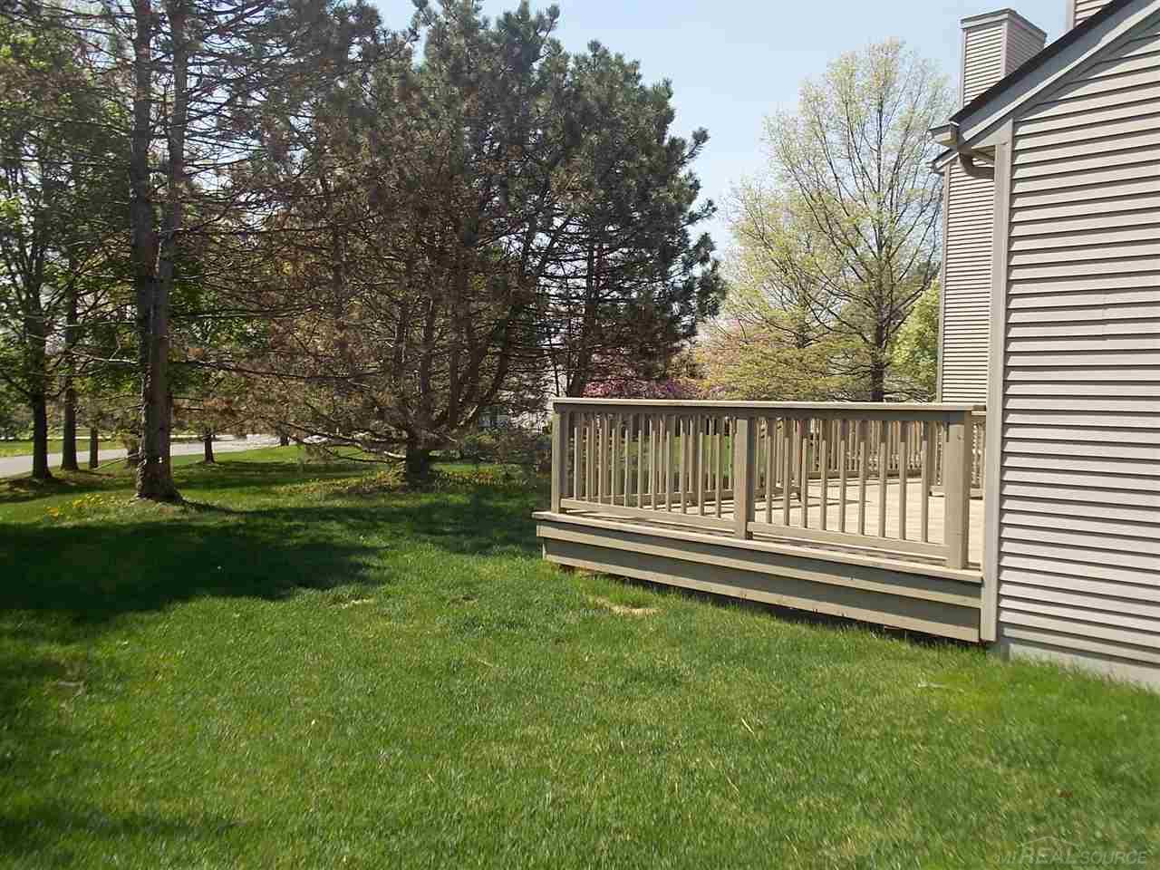 556 Harrow Court Rochester, MI 48307 - Photo 30 of 30 31241640-29.JPG