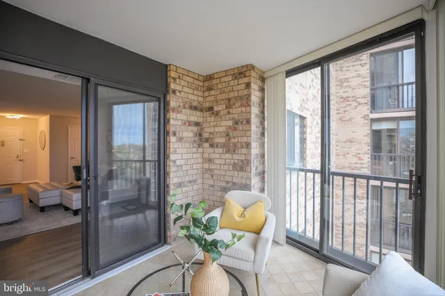 a view of a livingroom with furniture