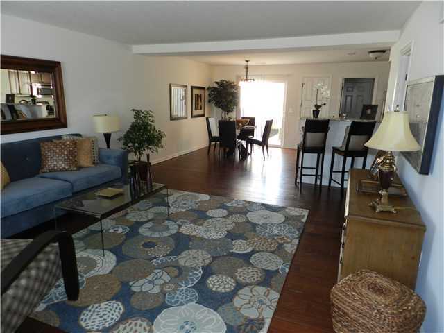 118 Gifford Road Columbus, OH 43235 - Photo 2 of 12
