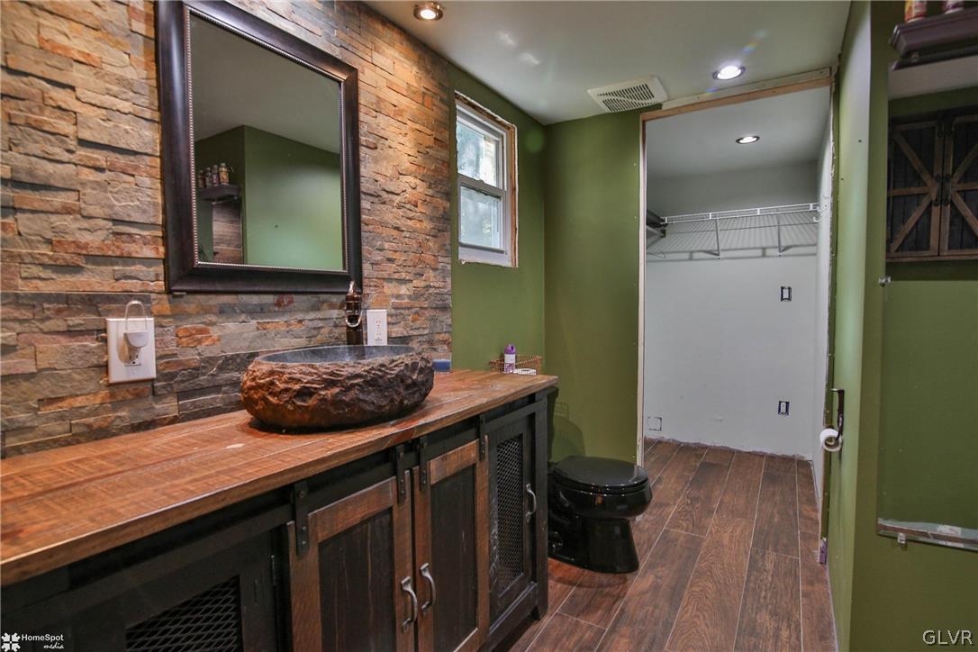 4239 Pine Ridge Drive East Bushkill, PA 18324 - Photo 20 of 48 Gallery Image 20