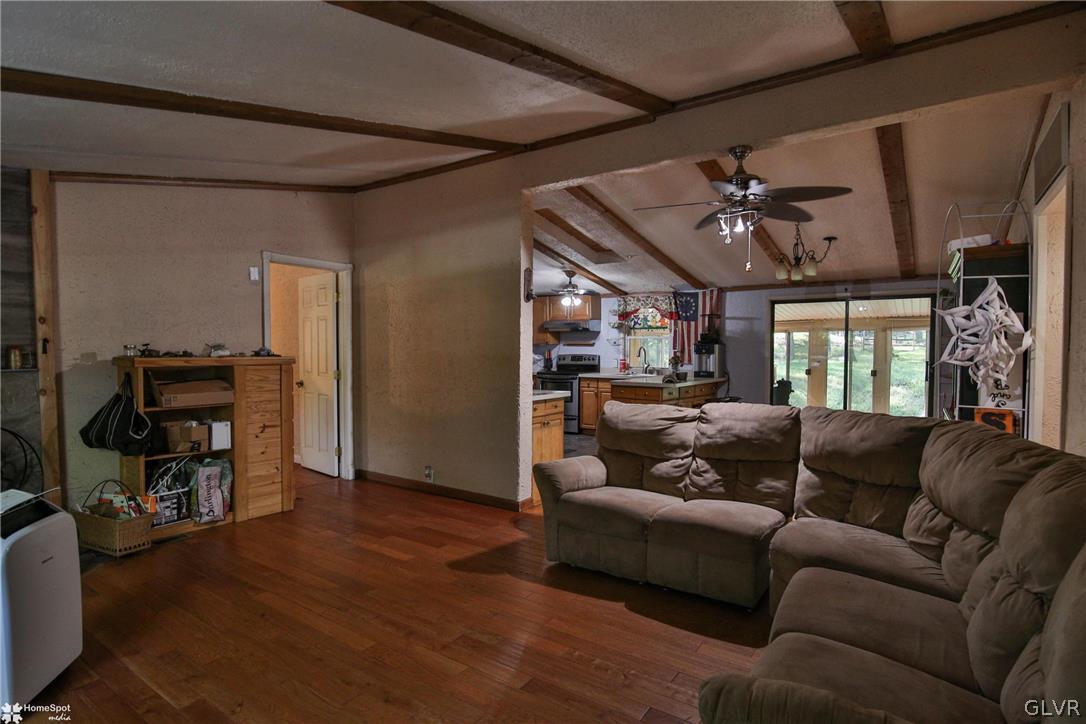 4239 Pine Ridge Drive East Bushkill, PA 18324 - Photo 2 of 48 Gallery Image 2