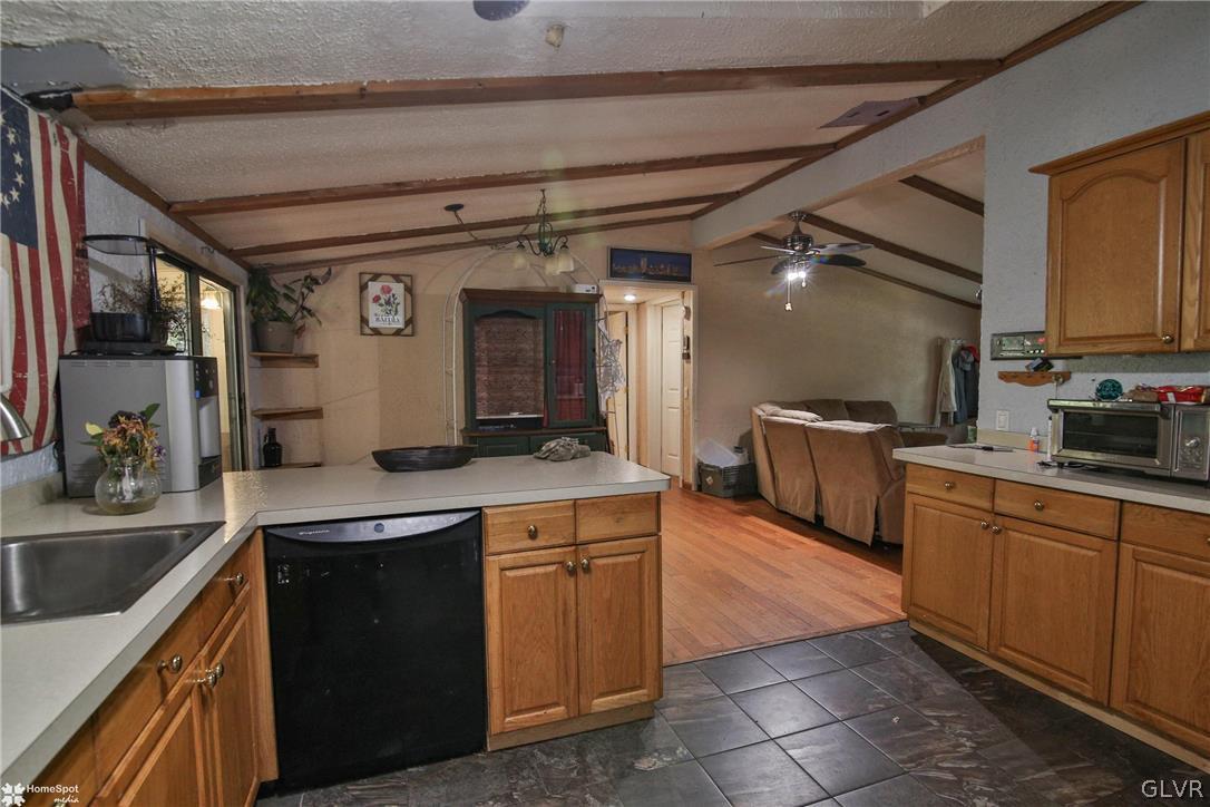 4239 Pine Ridge Drive East Bushkill, PA 18324 - Photo 10 of 48 Gallery Image 10