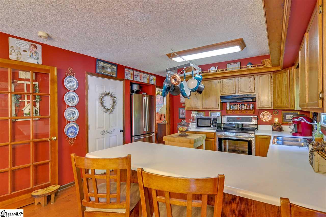 13 Hester Road Greenville, SC 29609 - Photo 12 of 36 Gallery Image 12