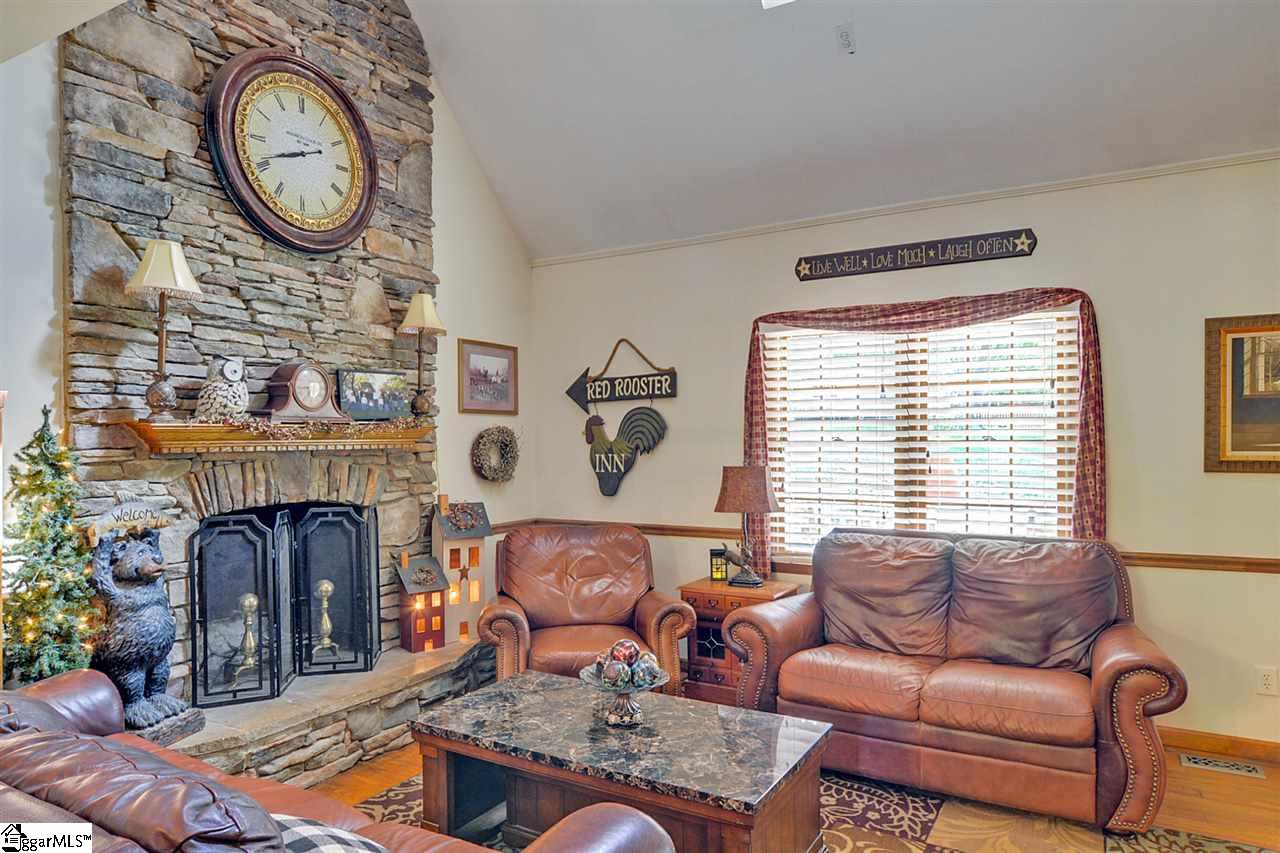 13 Hester Road Greenville, SC 29609 - Photo 5 of 36 Gallery Image 5