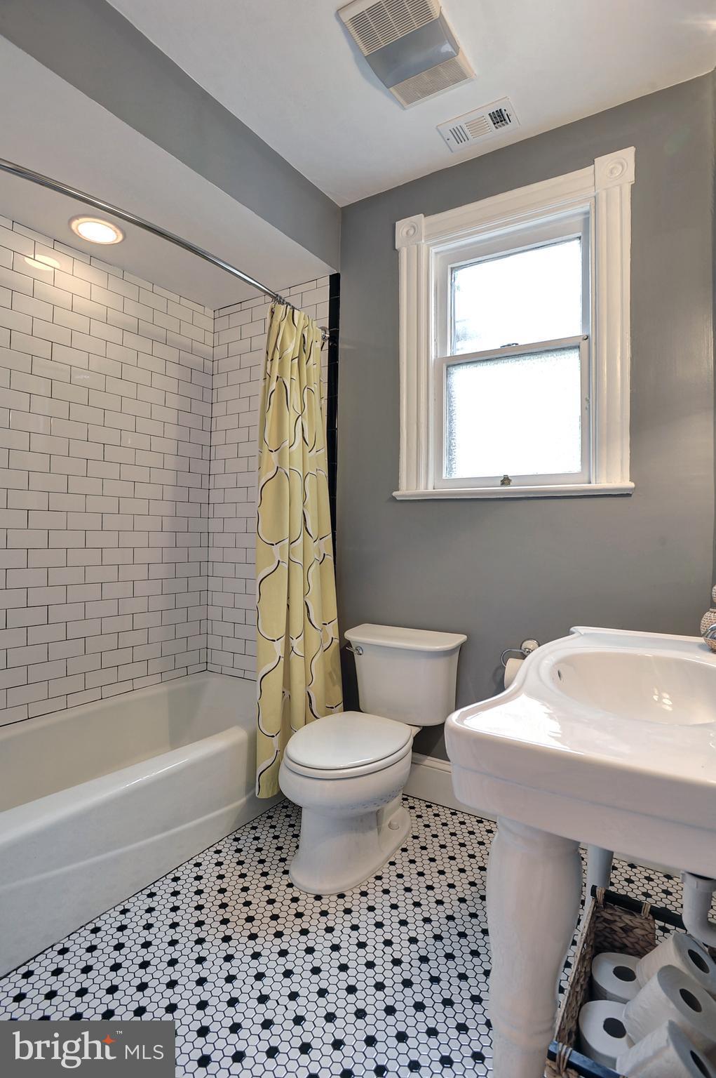 919 E Street Southeast Washington, DC 20003 - Photo 12 of 18 Charming and updated main full bathroom