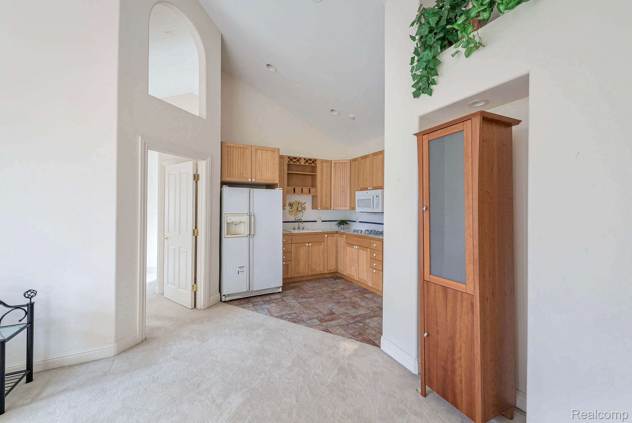 839 Rock Spring Road Bloomfield Hills, MI 48304 - Photo 21 of 26 In-Law Suite Kitchen
