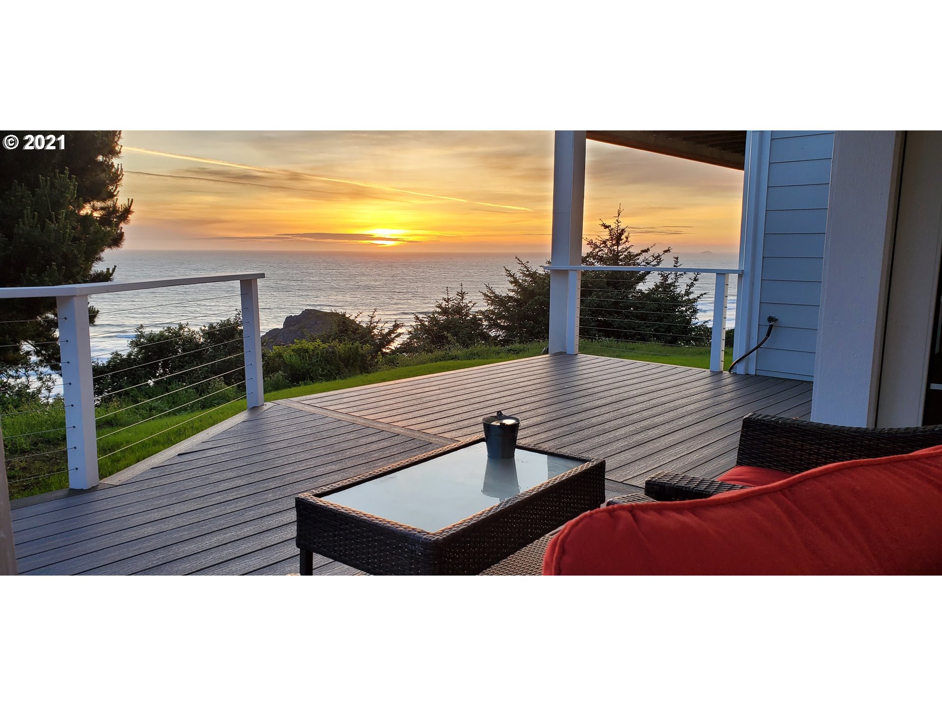 28651 Kissing Rock Road Gold Beach, OR 97444 - Photo 2 of 32 Gallery Image 2