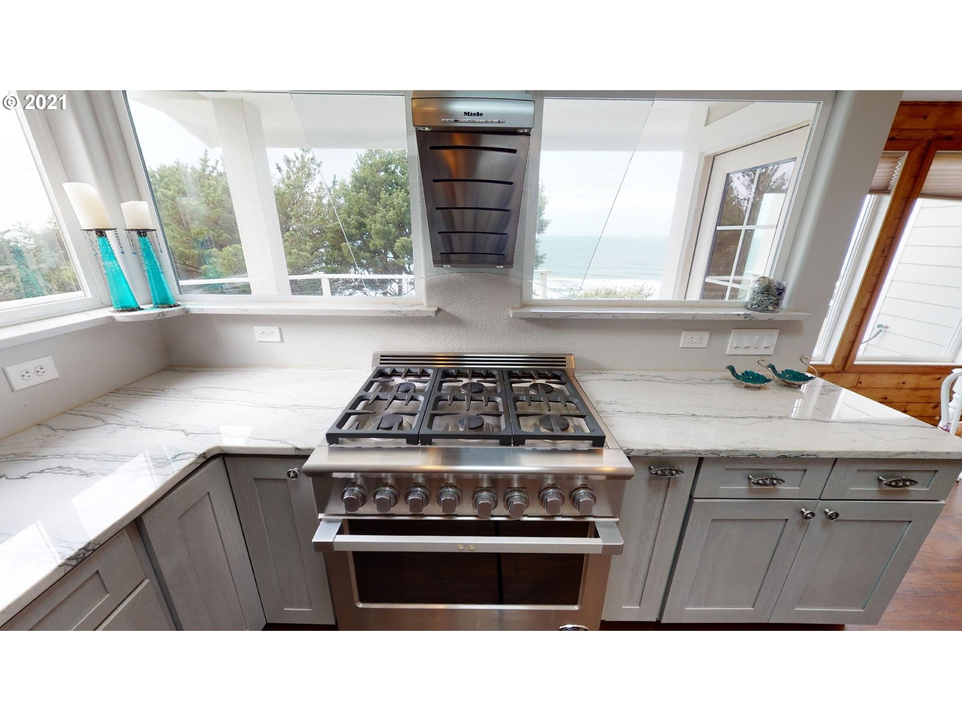 28651 Kissing Rock Road Gold Beach, OR 97444 - Photo 23 of 32 Gallery Image 23