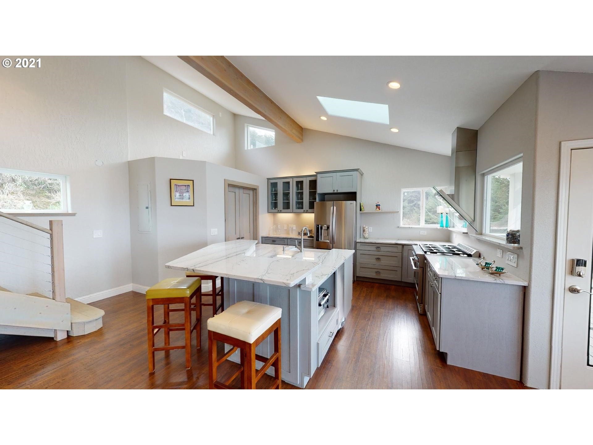 28651 Kissing Rock Road Gold Beach, OR 97444 - Photo 5 of 32 Gallery Image 5