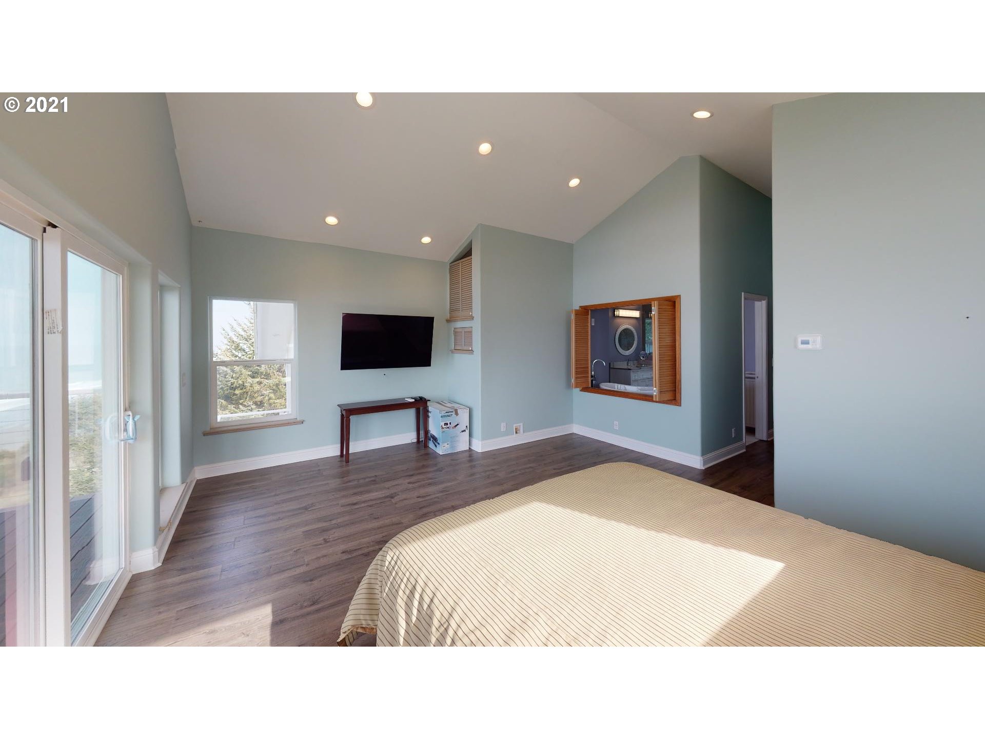 28651 Kissing Rock Road Gold Beach, OR 97444 - Photo 10 of 32 Gallery Image 10
