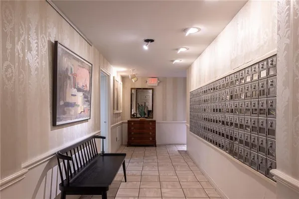 $140,000 | 4550 Warwick Boulevard, Unit 206, Kansas City, MO 64111