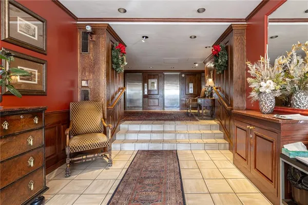 $140,000 | 4550 Warwick Boulevard, Unit 206, Kansas City, MO 64111