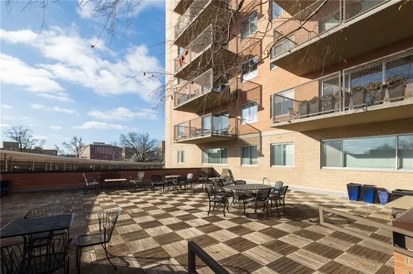 $140,000 | 4550 Warwick Boulevard, Unit 206, Kansas City, MO 64111