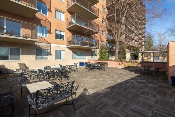 $140,000 | 4550 Warwick Boulevard, Unit 206, Kansas City, MO 64111