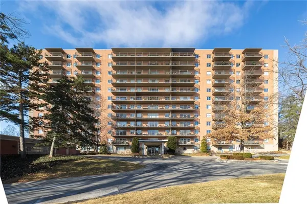$140,000 | 4550 Warwick Boulevard, Unit 206, Kansas City, MO 64111