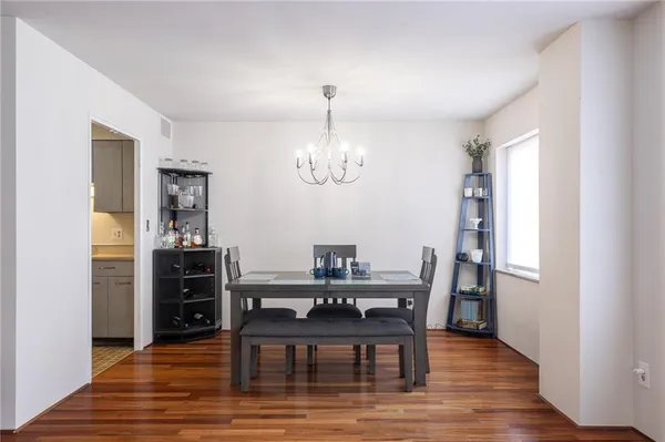 $140,000 | 4550 Warwick Boulevard, Unit 206, Kansas City, MO 64111
