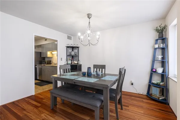 $140,000 | 4550 Warwick Boulevard, Unit 206, Kansas City, MO 64111