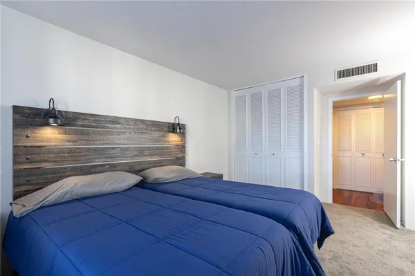 $140,000 | 4550 Warwick Boulevard, Unit 206, Kansas City, MO 64111